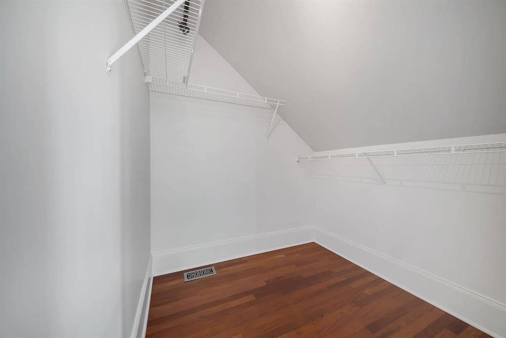 1010 19 Avenue Se, Calgary, AB