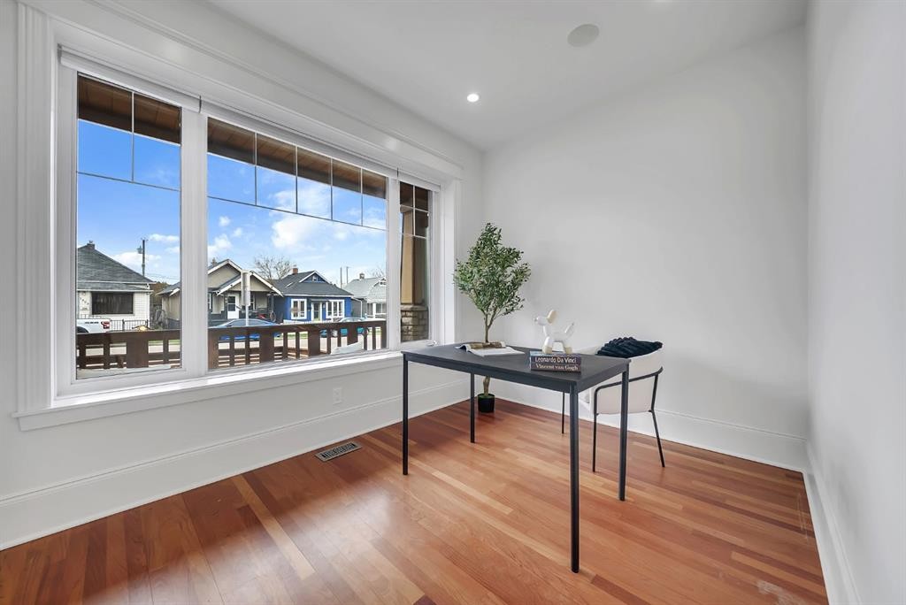 1010 19 Avenue Se, Calgary, AB