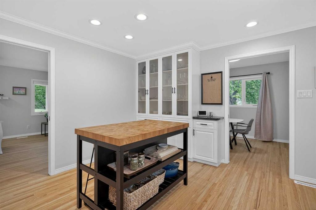 10704 Maplecrest Road Se, Calgary, AB