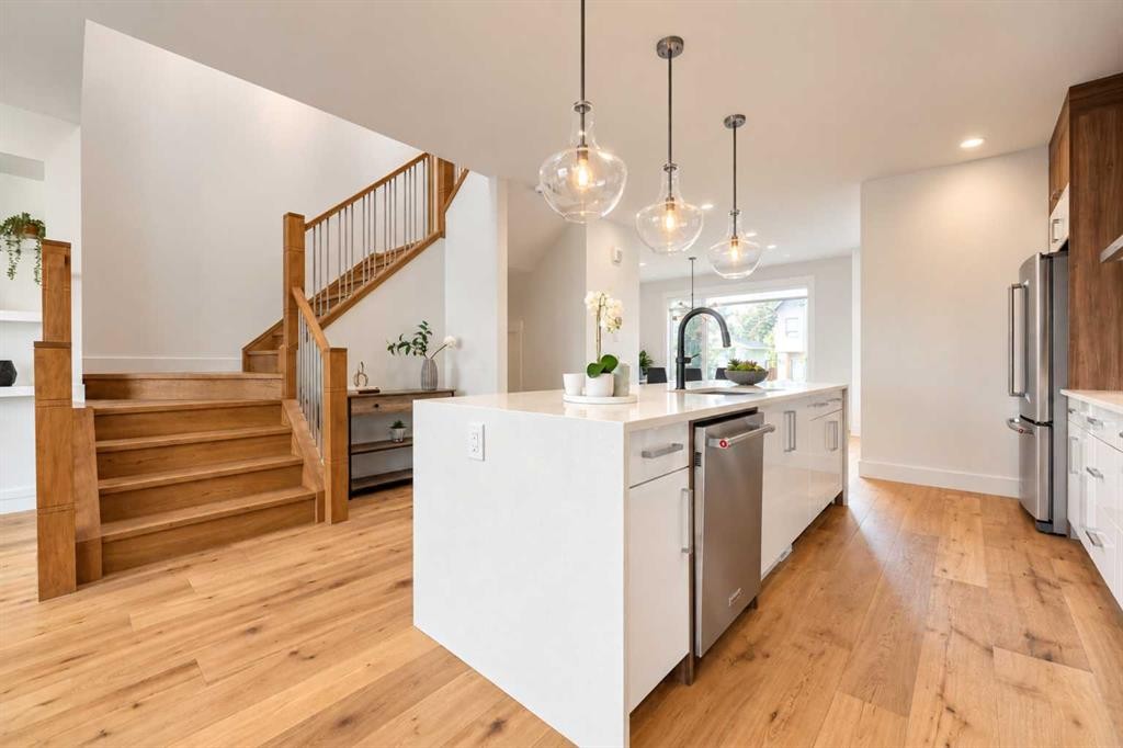 225 33 Avenue Ne, Calgary, AB