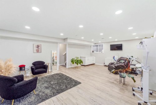 290 Masters Avenue Se, Calgary, AB 