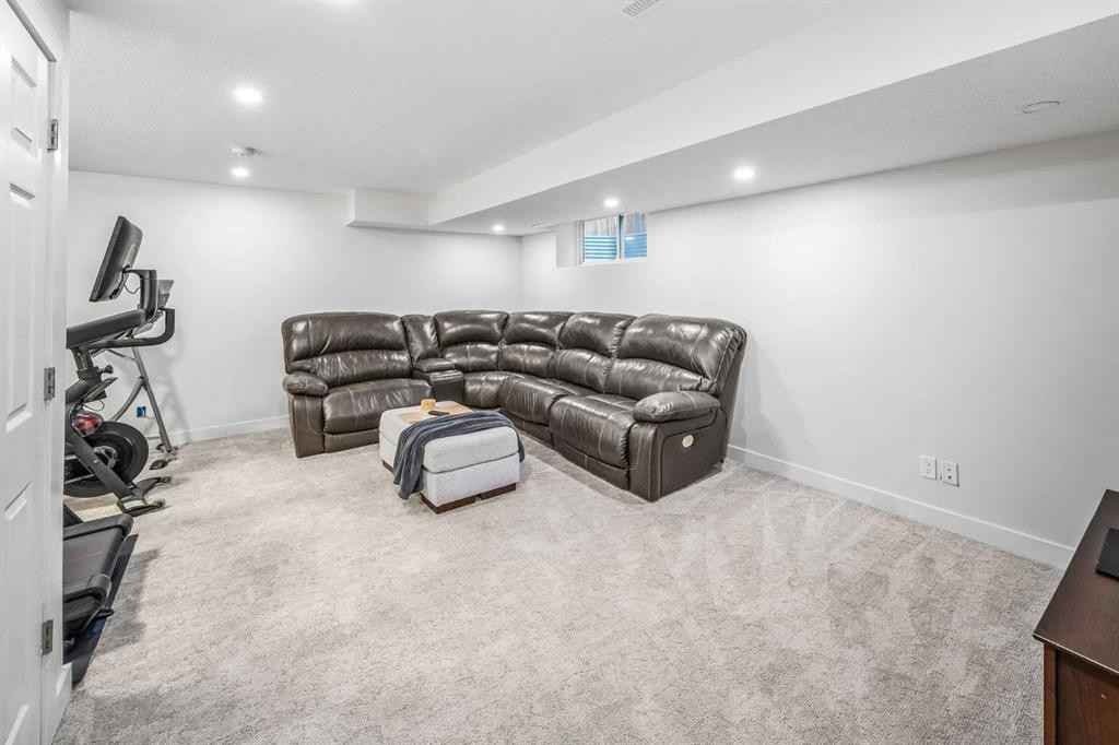 207 Copperpond Road Se, Calgary, AB