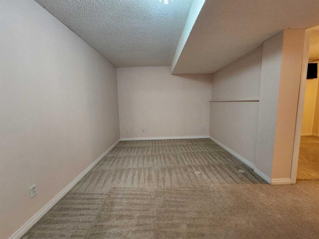 717 Harvest Hills Drive Ne, Calgary, AB