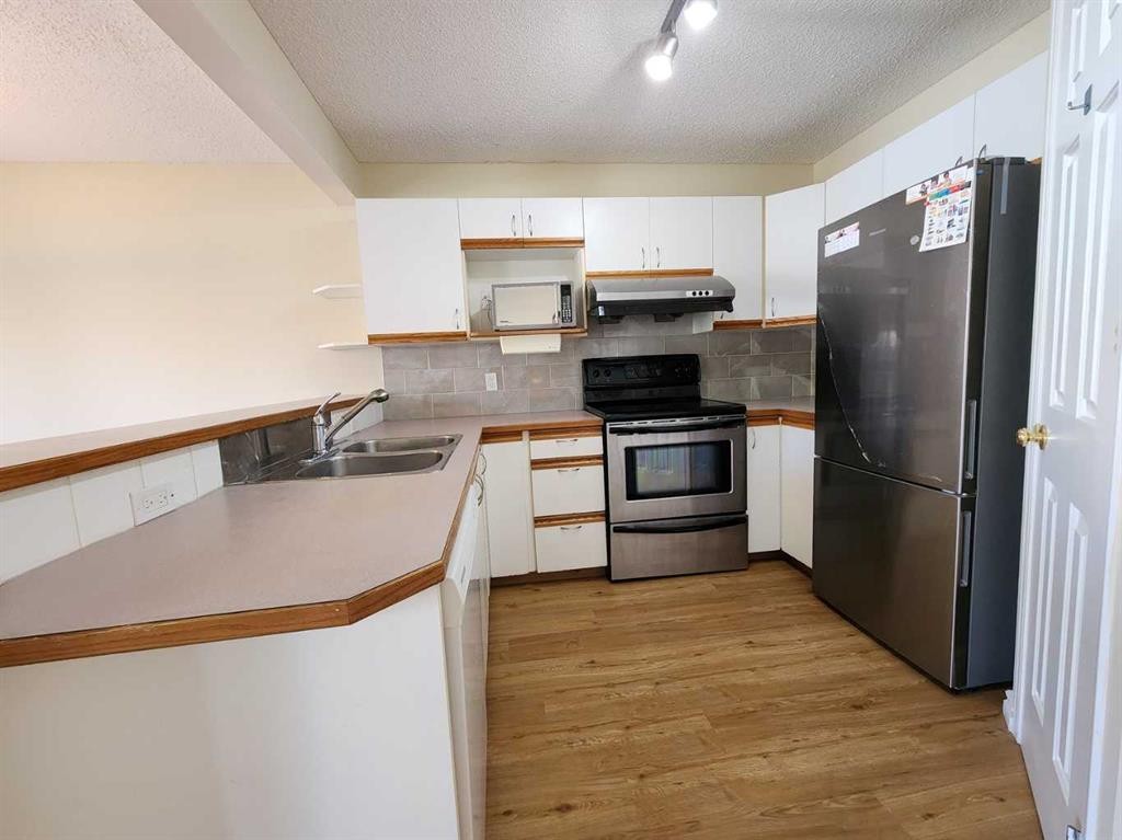 717 Harvest Hills Drive Ne, Calgary, AB