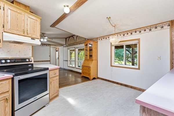 2000-21St Ave, Bowden, AB