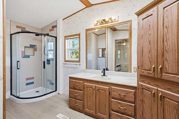 2000-21St Ave, Bowden, AB