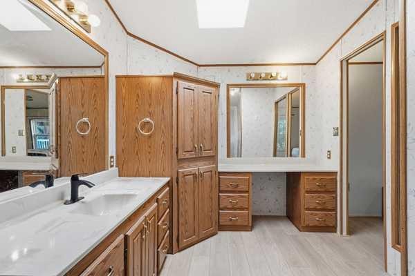 2000-21St Ave, Bowden, AB