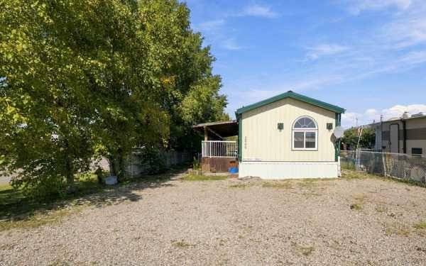 2000-21St Ave, Bowden, AB