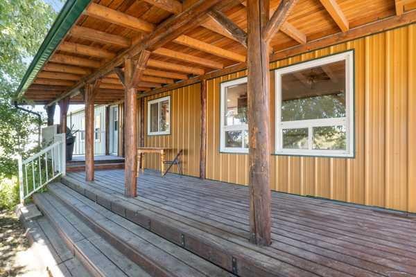 2000-21St Ave, Bowden, AB