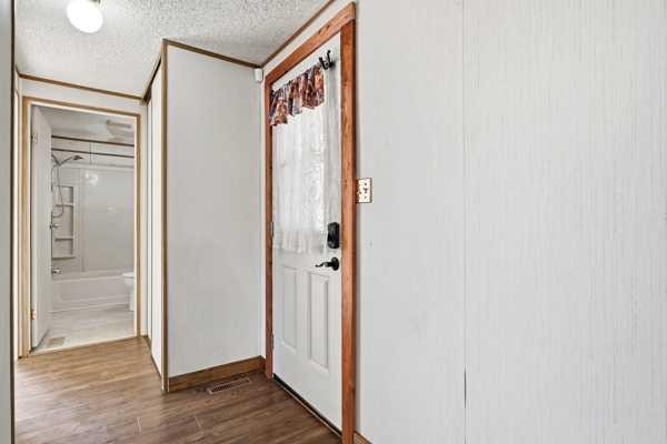 2000-21St Ave, Bowden, AB
