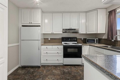 22 Deermeade Bay Se, Calgary, AB 