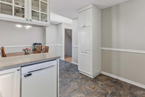 22 Deermeade Bay Se, Calgary, AB 
