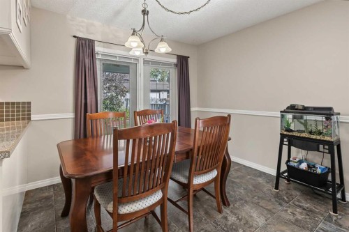 22 Deermeade Bay Se, Calgary, AB 