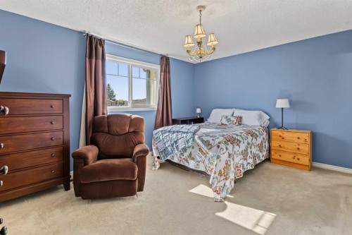 22 Deermeade Bay Se, Calgary, AB 