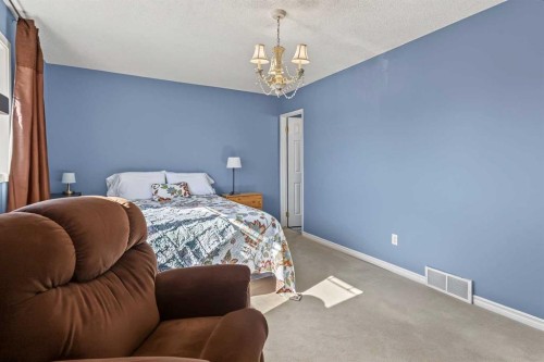 22 Deermeade Bay Se, Calgary, AB 