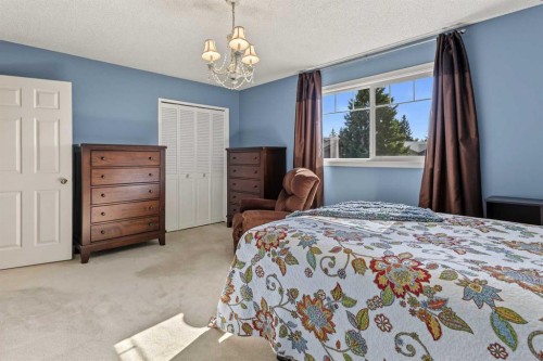 22 Deermeade Bay Se, Calgary, AB 
