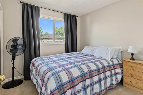 22 Deermeade Bay Se, Calgary, AB 