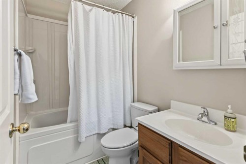 22 Deermeade Bay Se, Calgary, AB 