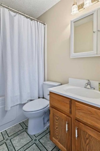 22 Deermeade Bay Se, Calgary, AB 
