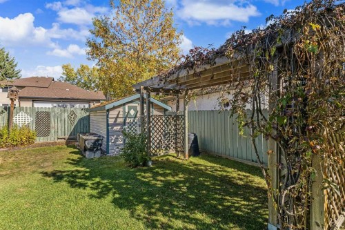 22 Deermeade Bay Se, Calgary, AB 