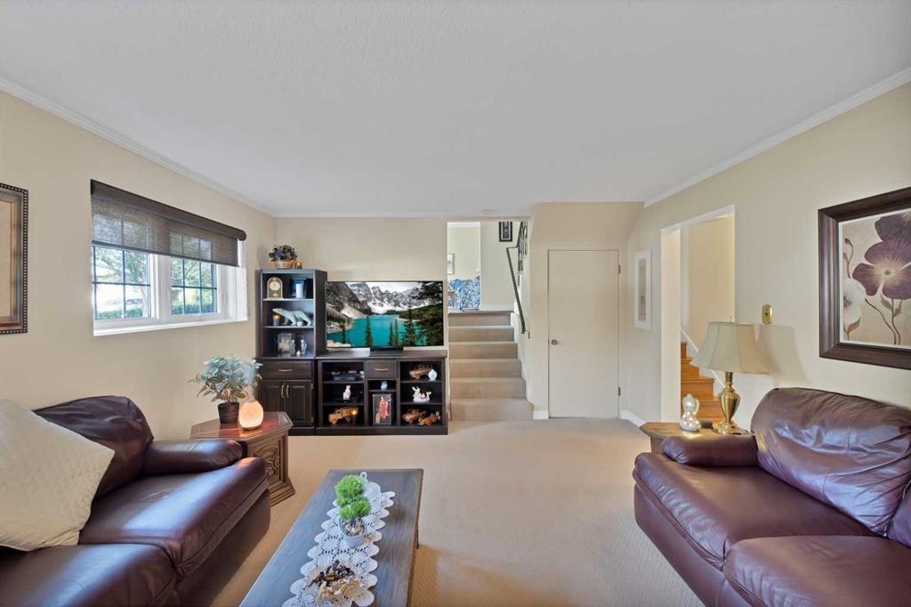 256 Parkwood Close Se, Calgary, AB