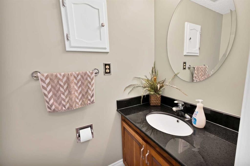 256 Parkwood Close Se, Calgary, AB