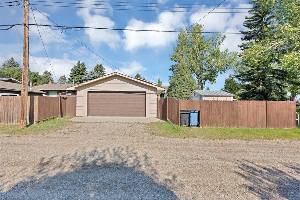 256 Parkwood Close Se, Calgary, AB