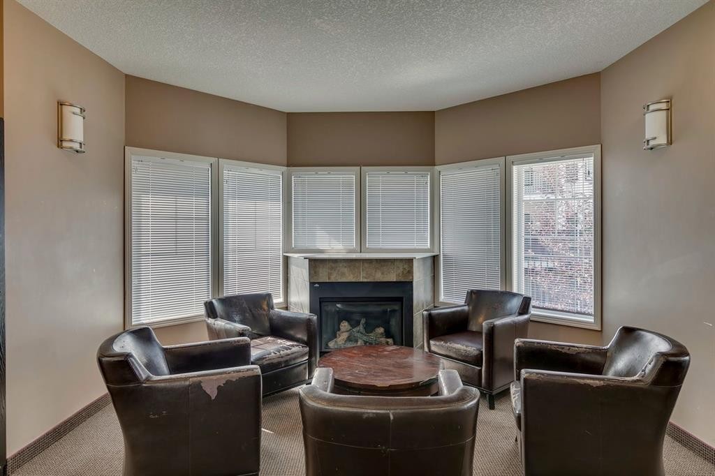 210-20 Royal Oak Plaza Nw, Calgary, AB