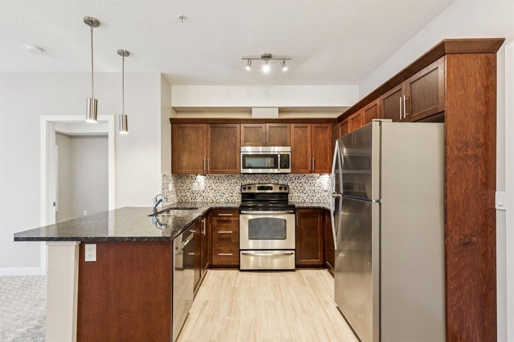 210-20 Royal Oak Plaza Nw, Calgary, AB