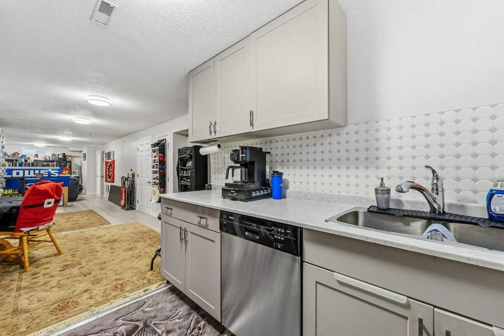 7804 7 Street Sw, Calgary, AB