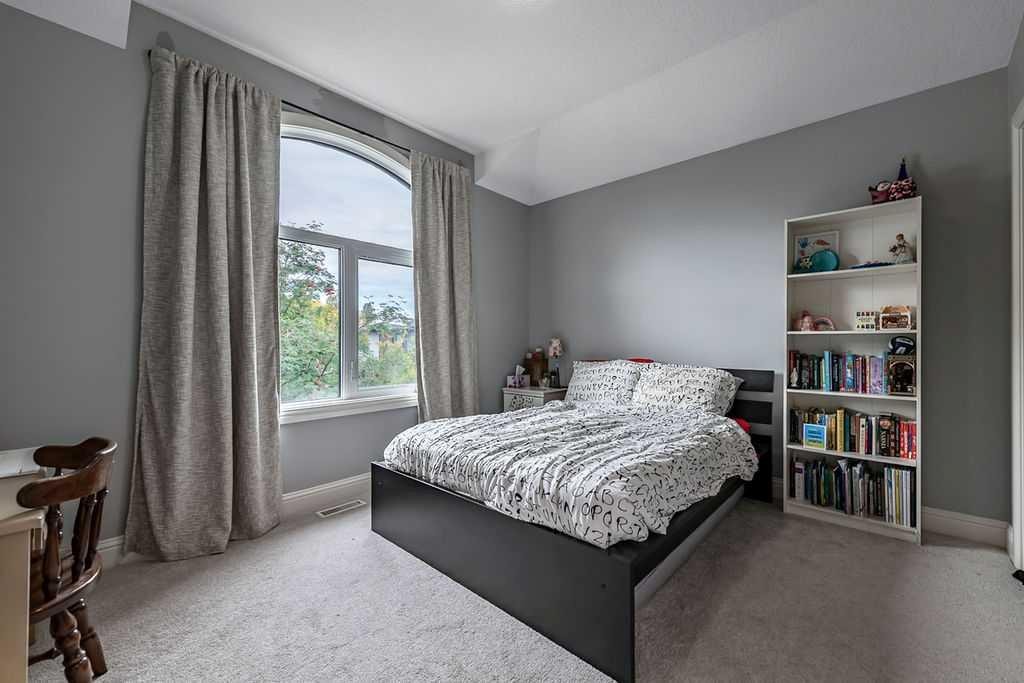 2222 26 Street Sw, Calgary, AB