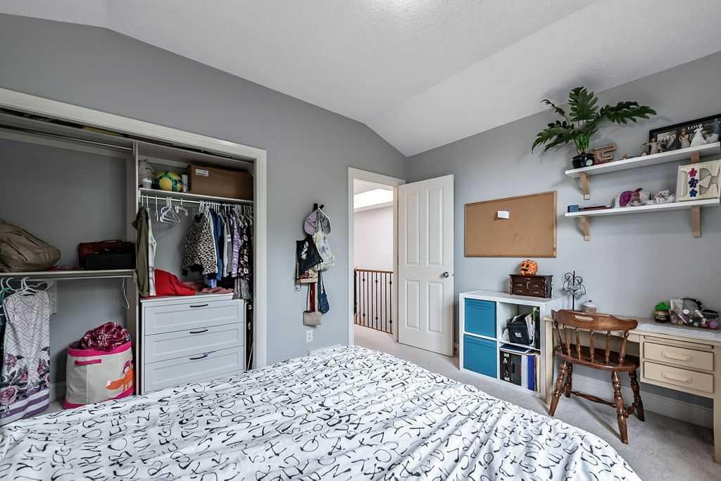 2222 26 Street Sw, Calgary, AB