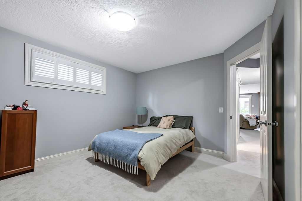 2222 26 Street Sw, Calgary, AB