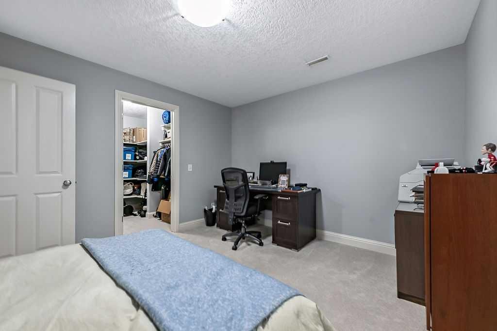 2222 26 Street Sw, Calgary, AB