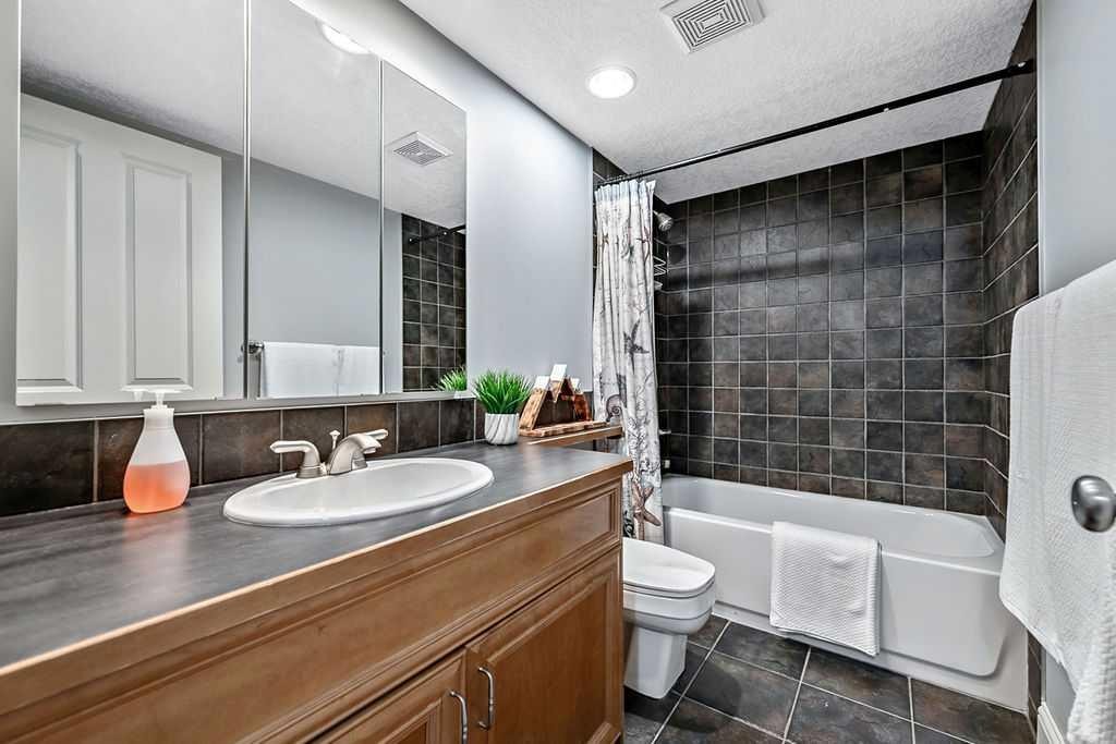 2222 26 Street Sw, Calgary, AB