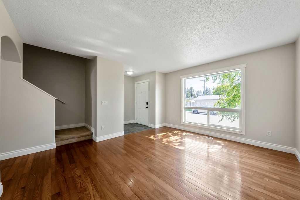 2508 72 Avenue Se, Calgary, AB