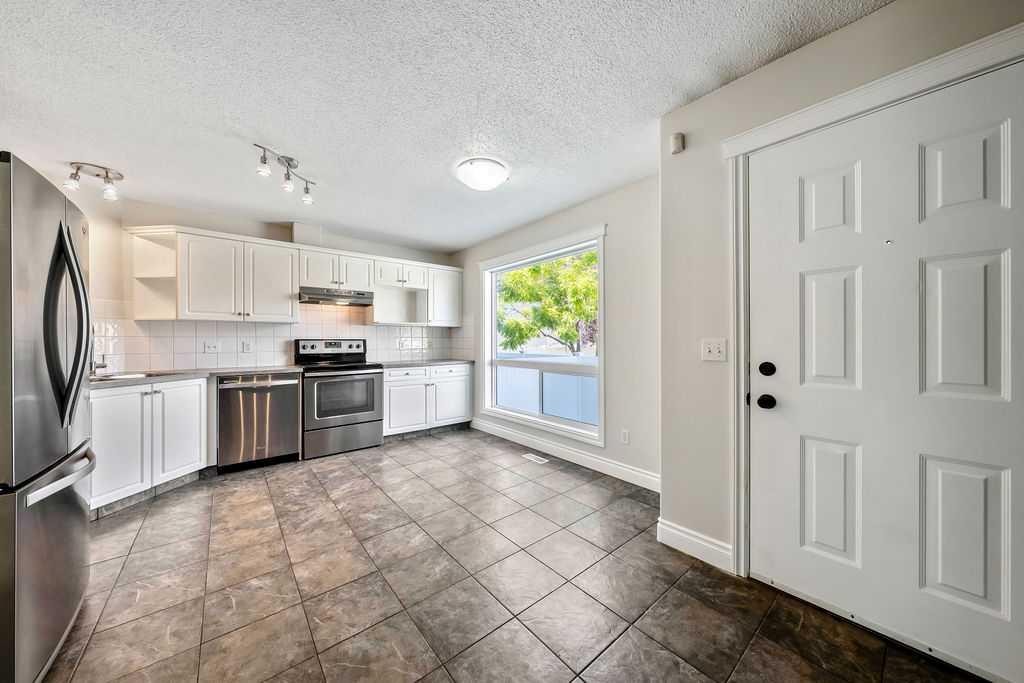2508 72 Avenue Se, Calgary, AB