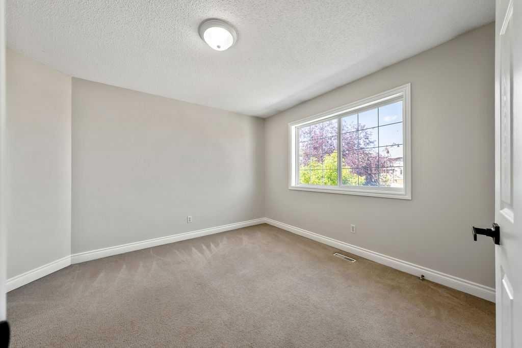 2508 72 Avenue Se, Calgary, AB