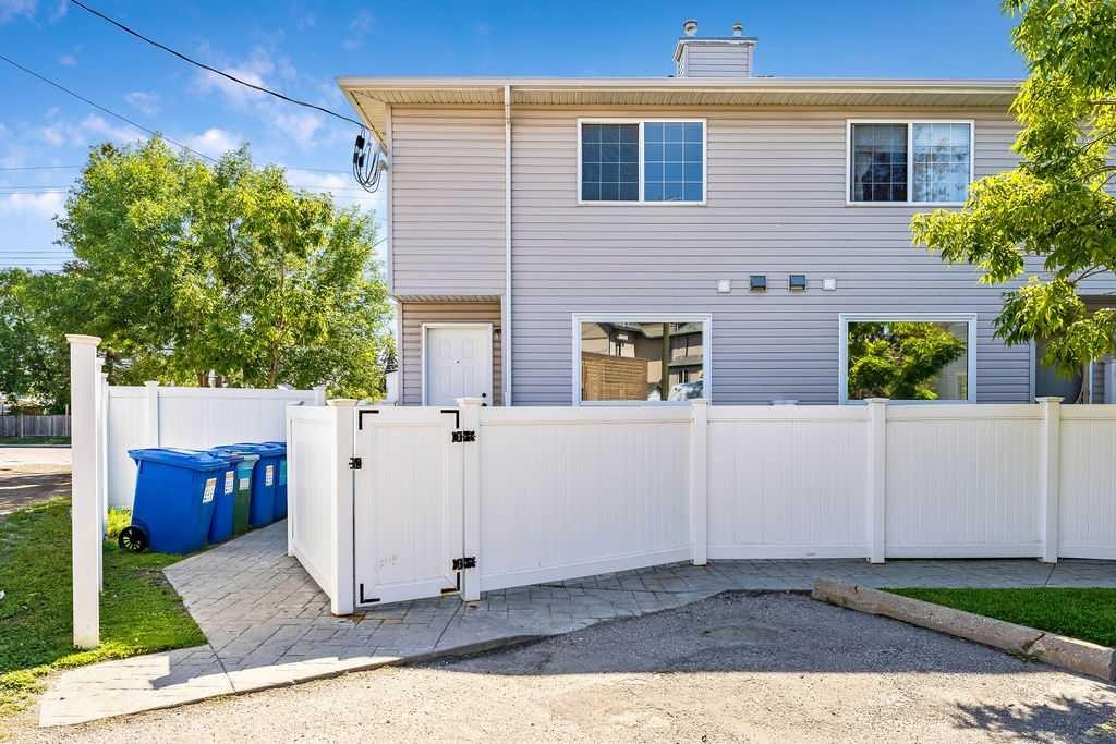 2508 72 Avenue Se, Calgary, AB