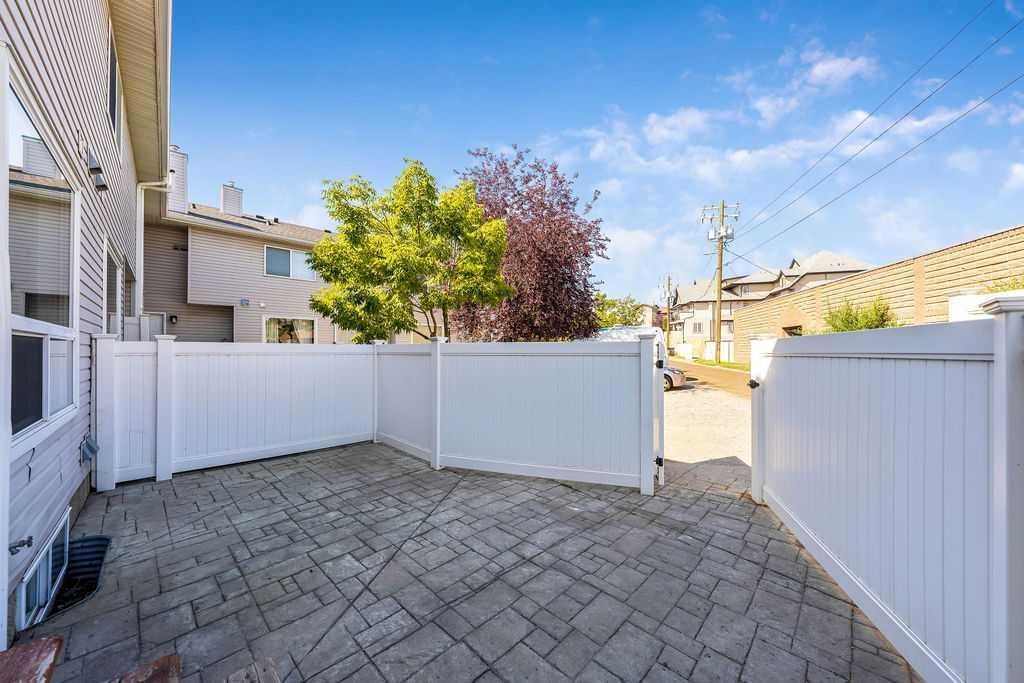 2508 72 Avenue Se, Calgary, AB