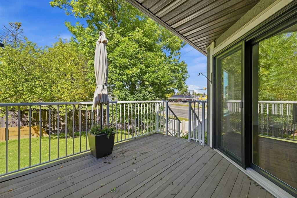 216 Coach Side Road Sw, Calgary, AB