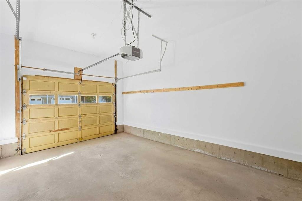 216 Coach Side Road Sw, Calgary, AB