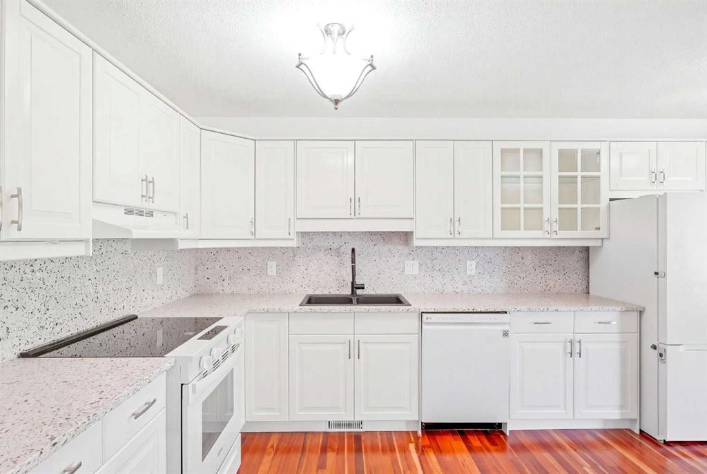 216 Coach Side Road Sw, Calgary, AB