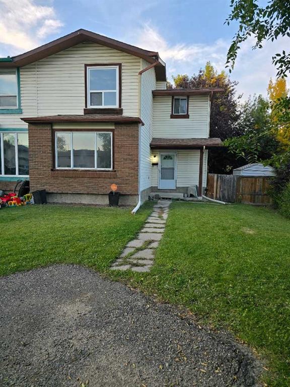215 Pineset Place Ne, Calgary, AB
