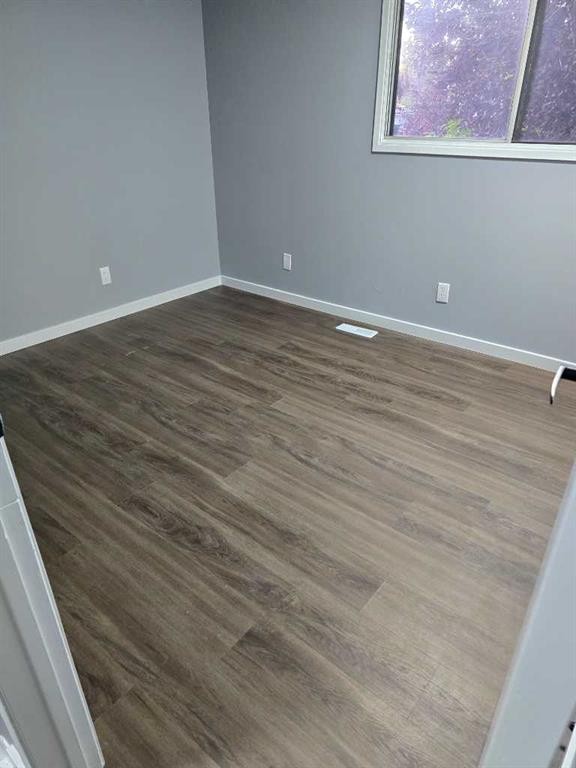 215 Pineset Place Ne, Calgary, AB