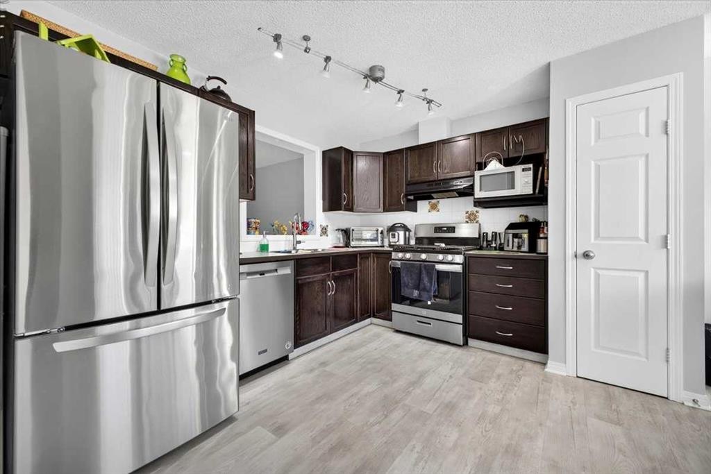 121 Everhollow Heights Sw, Calgary, AB