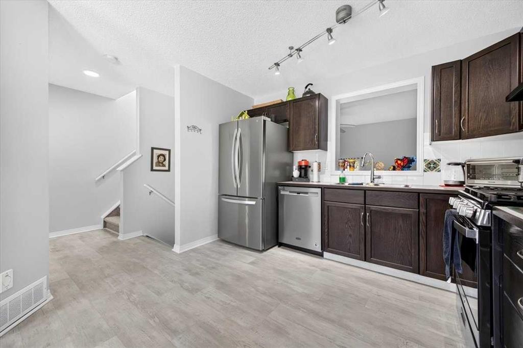 121 Everhollow Heights Sw, Calgary, AB