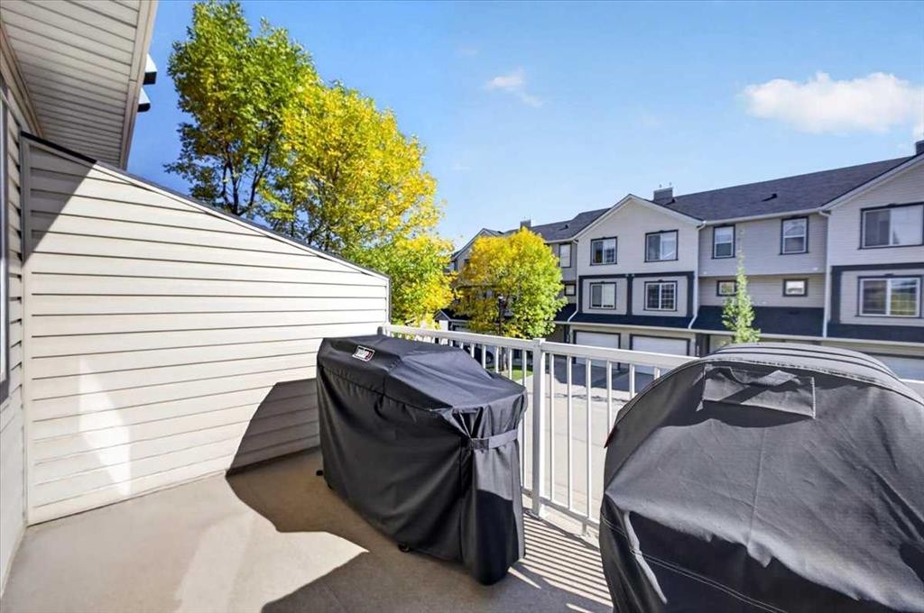 121 Everhollow Heights Sw, Calgary, AB