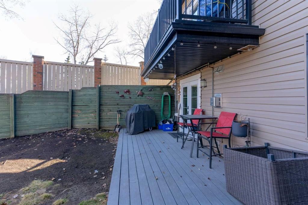 33-448 Strathcona Drive Sw, Calgary, AB