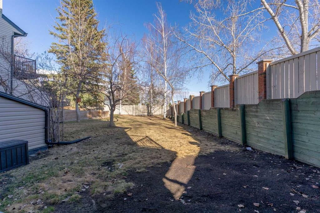 33-448 Strathcona Drive Sw, Calgary, AB